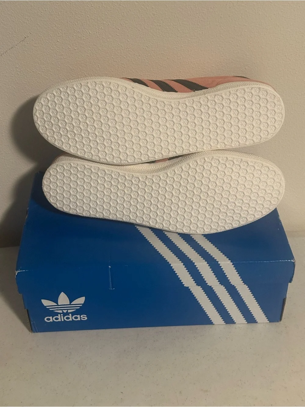 Adidas Gazelle JH5388 Glow Pink Aurora Black Men’s 9.5 Suede Sneakers NWT